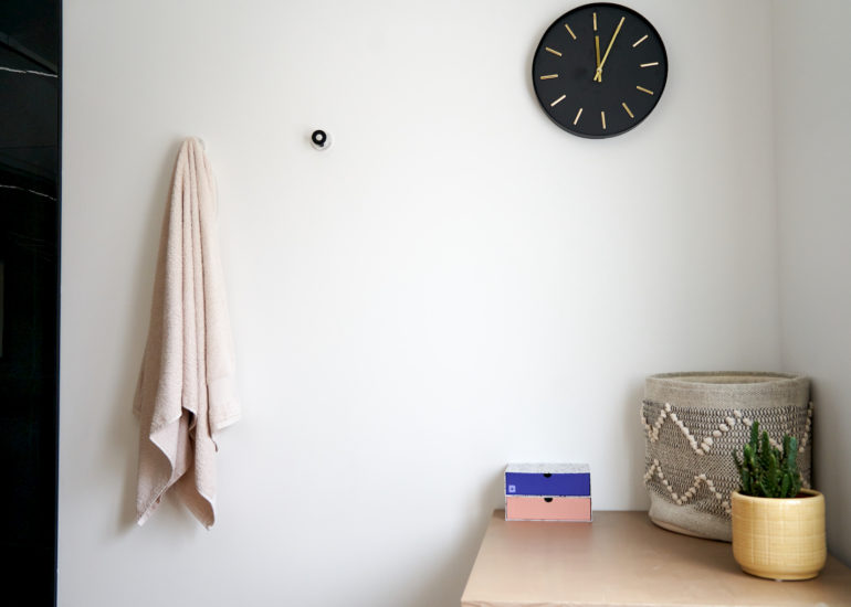 horloge-noire-minimaliste